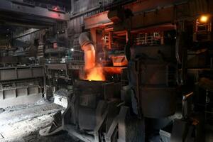 ドイツ西部デュイスブルクの製鉄所=2025年11月(ロイター=共同)