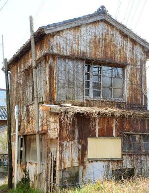 　管理されずに放置された空き家