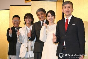 映画『免許返納!?』公開前夜祭に登場した(左から)八嶋智人、黒川想矢、舘ひろし、西野七瀬、河合勇人監督 (C)ORICON NewS inc.