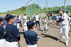 球児たちが元プロ選手から学んだ野球教室=長岡市陽光台5