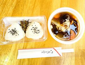道の駅いりひろせの朝活カフェで提供するおにぎりときのこ汁
