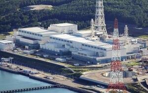 新潟県の東京電力柏崎刈羽原発。左から、5号機、6号機、7号機=2024年9月