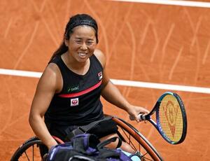 　車いすの部女子シングルス準決勝で敗れた上地結衣＝パリ（共同）