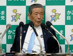 記者会見する自民党の森山幹事長=26日午後、鹿児島市