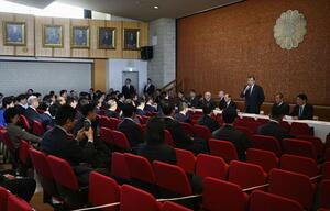 自民党が衆院選落選者を対象に開いた懇談会=12月8日午前、東京・永田町の党本部