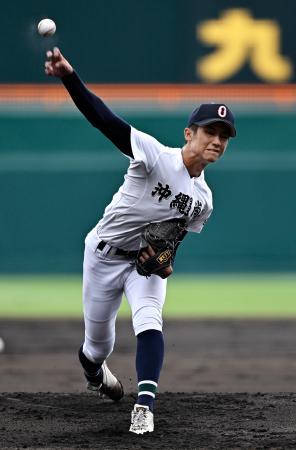日大三戦に先発した沖縄尚学・新垣有=甲子園