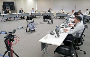 中部電力浜岡原発の耐震データ不正について議論した原子力規制委の定例会合=1日午前、東京都港区