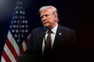 トランプ米大統領=8日、ワシントン(AP=共同)