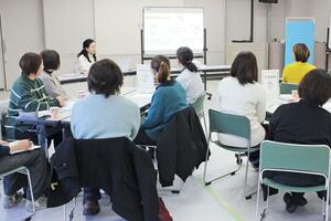 女性の更年期の不調と対応について学んだセミナー=長岡市小島谷