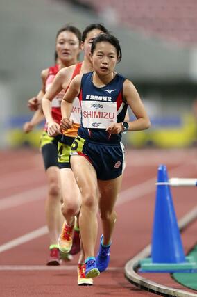 女子5000メートル決勝 清水杏夏(新潟医療福祉大)=ビッグスワン