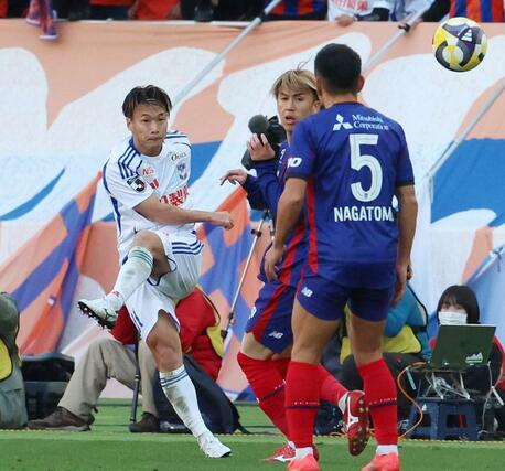 ピッチに立つＤＦ堀米悠斗＝味の素スタジアム