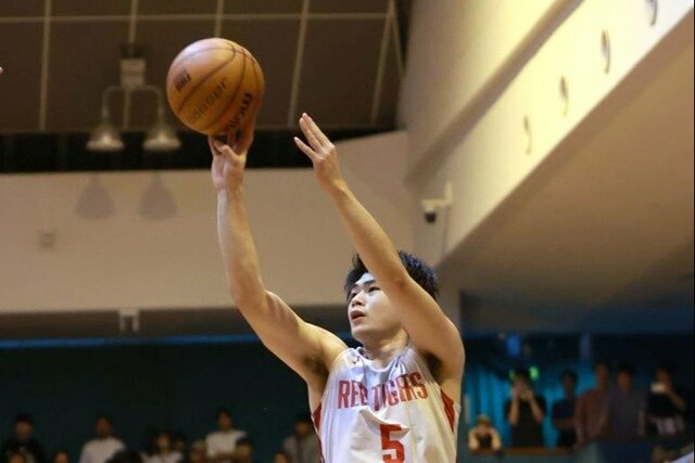 男子決勝 3点シュートを7本決め、チームトップの35得点を挙げた開志国際の髙橋歩路=柏崎市総合体育館