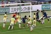 　２０２５年１０月、サッカー国際親善試合のブラジル戦で決勝ゴールを決める上田綺世（右端）＝東京・味の素スタジアム