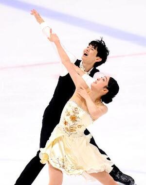 　アイスダンスフリー　演技する櫛田育良（手前）、島田高志郎組＝東京辰巳アイスアリーナ