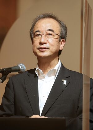 花角英世知事