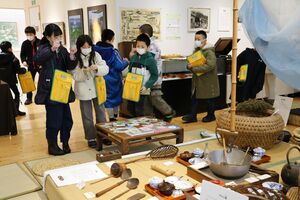 昔の暮らしを想像できる「懐かしの新潟民具展」=胎内市下赤谷