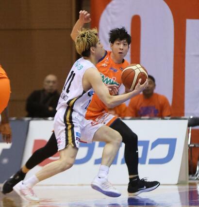 新潟-八王子 試合に復帰した濵高康明=6日、新発田市カルチャーセンター