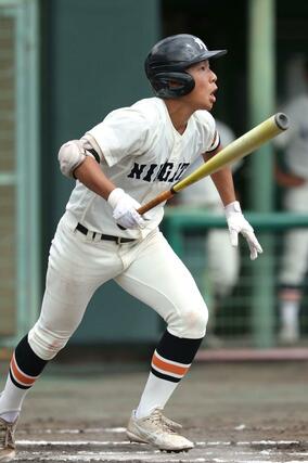 新潟工７回２死一塁、森山穣が勝ち越しの適時三塁打を放ち、４－３＝三条市パールスタ