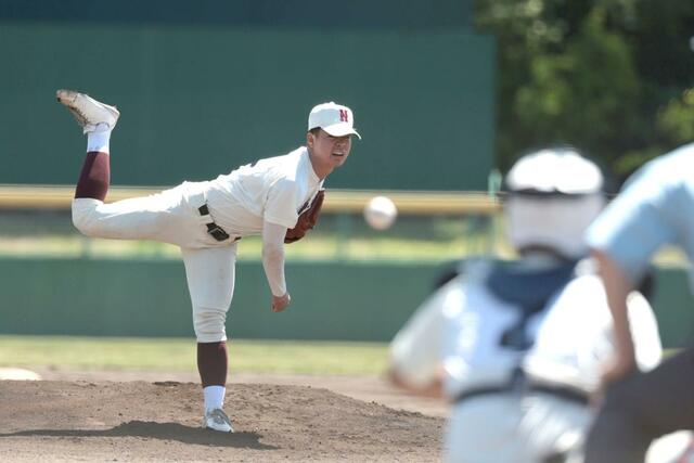 新潟商－新潟明訓　新潟明訓の先発波多野龍冴＝五十公野運動公園野球場