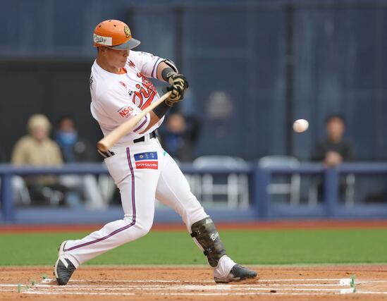 １回オイシックス１死三塁、園部佳太の適時打で先制