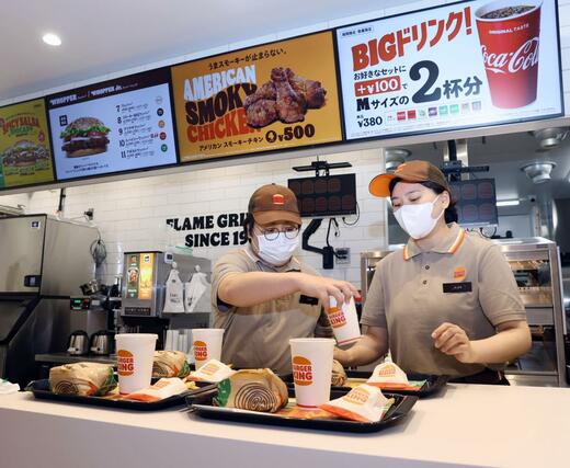 １１日にオープンする「バーガーキングイオンモール新潟亀田インター店」＝１０日、新潟市江南区