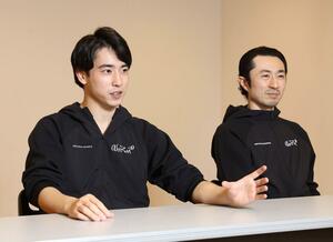 自ら振り付けた新作について語る中尾洸太さん（左）と山田勇気・地域活動部門芸術監督