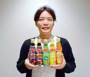 　「会社に入って最初は秋田県の量販店向け営業を担当しました。その経験が今の仕事にも生きています」と話すサントリー食品インターナショナルの宮内優洋さん＝東京都港区