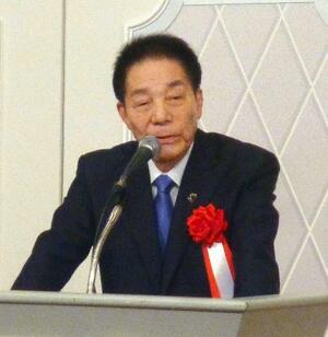 参院選候補者の個人演説会であいさつする自民党の古賀誠元幹事長=18日午後、福岡市