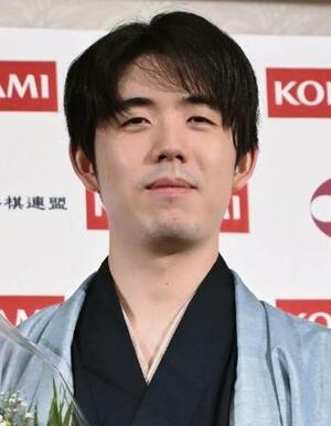 　藤井聡太六冠