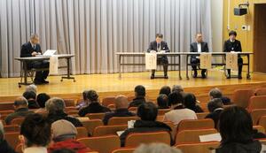 宅地建物取引士らが、住まいの将来について講演した「空き家セミナー」=阿賀野市岡山町