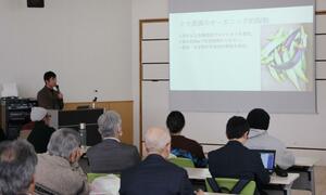有機農業の生産者らが取り組みを発表した報告会=新発田市諏訪町1