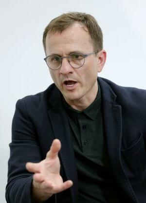 インタビューに応じるウクライナ西部リビウ市のセルヒー・キラル副市長