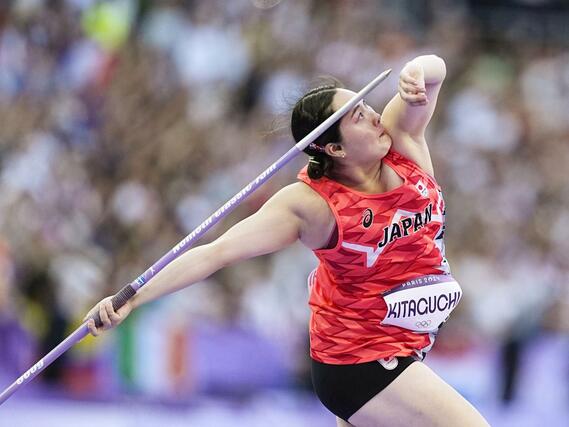 女子やり投げ決勝　北口榛花の２投目＝パリ郊外（共同）