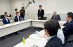 北陸新幹線敦賀―新大阪延伸ルートを再検討する与党整備委の会合。中央は前原誠司衆院議員=19日午後、国会