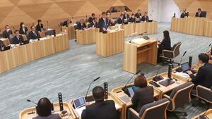 柏崎総合医療センターなどについて議論した柏崎市議会12月定例会議の一般質問=12月10日、柏崎市議会