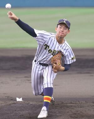 帝京長岡-日本文理 2失点で完投した帝京長岡の先発小林真大=長岡市悠久山(長岡支社・佐藤勝矢)