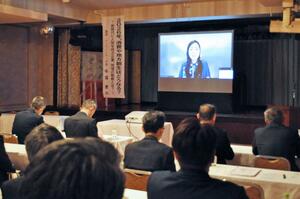 南魚沼商工会賀詞交歓会で開かれた講演会＝南魚沼市坂戸