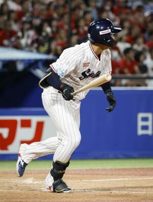 4回ヤクルト2死二塁、沢井が左前に先制打を放つ=神宮