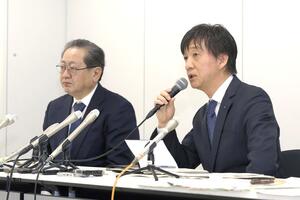 東京電力新潟本社の代表就任に向け抱負を語る柿澤幸彦東電本社原子力・立地本部副本部長(右)と、橘田昌哉・現新潟本社代表=3月21日、新潟市中央区