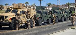 9日に公表された、米ロサンゼルスに向け出発準備する海兵隊の写真(米北方軍提供・ロイター=共同)