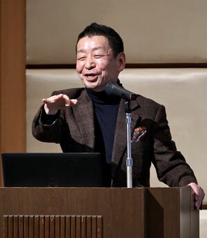 「私が出会った日本映画の名優たち」をテーマに語る立花珠樹さん=2月18日、上越市本町5のアートホテル上越