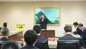 クマなど有害鳥獣による被害防止策について話し合った対策会議=27日、新潟市中央区