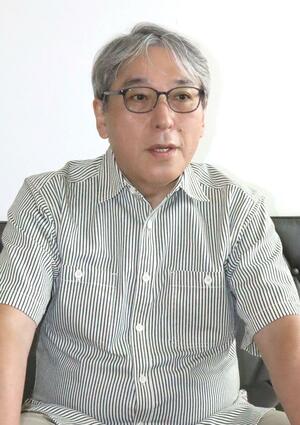 「豊かな文化、自然のある佐渡は奇跡の島。佐渡がまるごと分かる雑誌にしたい」と話す編集人の本間大樹さん