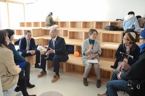 町民と議員が、町の課題などを語り合った「だんだんよくする津南町議会懇談会」=津南町下船渡