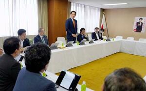 党本部で開かれた自民党の政調審議会=14日午前、東京・永田町