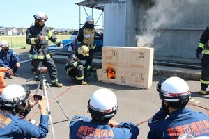 模型を燃やして火災の特性を学んだ研修会=新潟市西蒲区前田