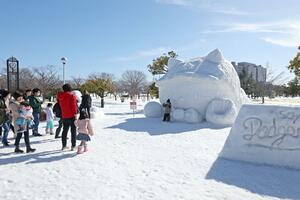 長年親しまれてきた「雪しか祭り」。２０２６年は「ながおかウィンターフェス」として、まちなかでの開催となる＝２５年２月１５日、長岡市千秋３