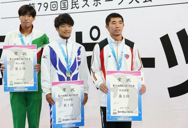 ３位入賞した石沢遥斗（帝京長岡高・右）＝滋賀県草津市