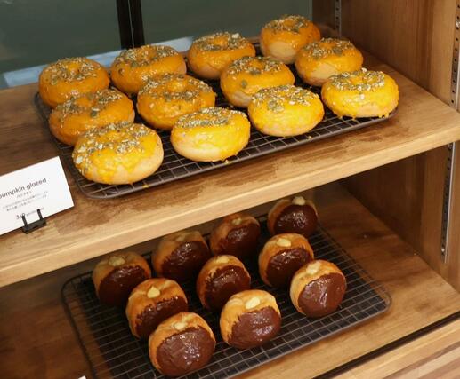 上越市富岡にオープンした「ＢＬＡＮＫＥＴＤＯＮＵＴＳ」のドーナツ