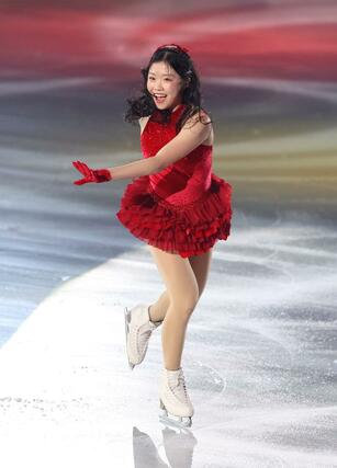 エキシビションではつらつと演技する中井亜美＝国立代々木競技場（写真映像部・新井田悠）
